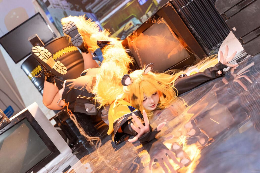 Coser@PoppaChan – Ju Fufu – ZZZ Part01 (57P – 11V)