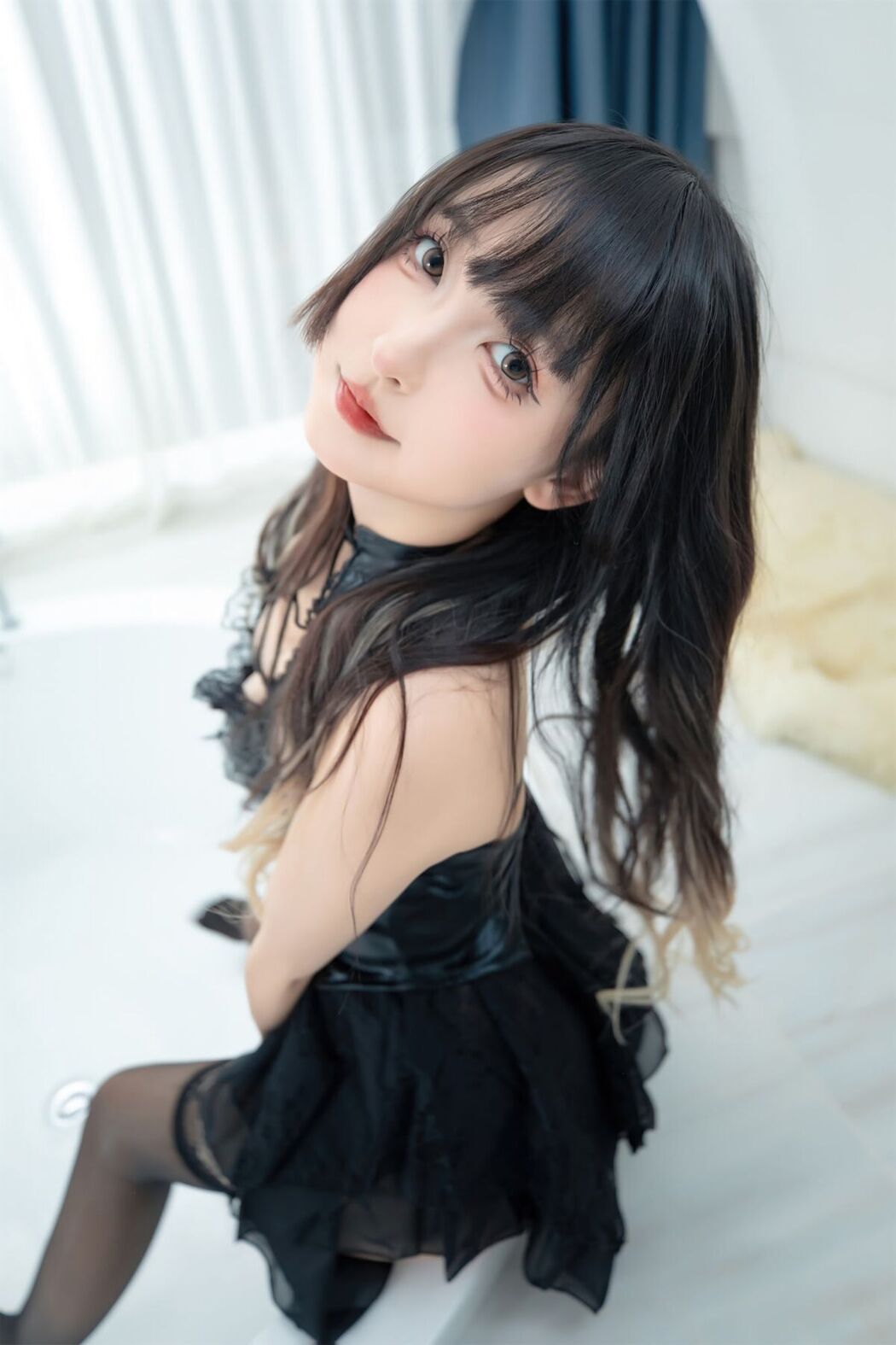 Coser@神楽坂真冬 – 绝命吊带 (76P – 2V)