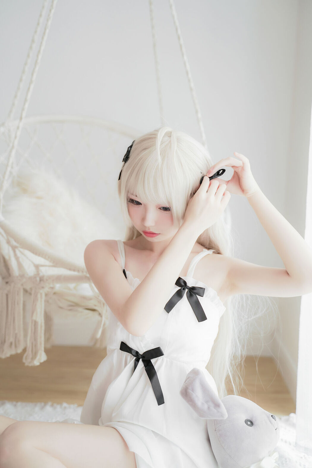 Coser@十万珍吱伏特 – 穹妹白裙 (24P)