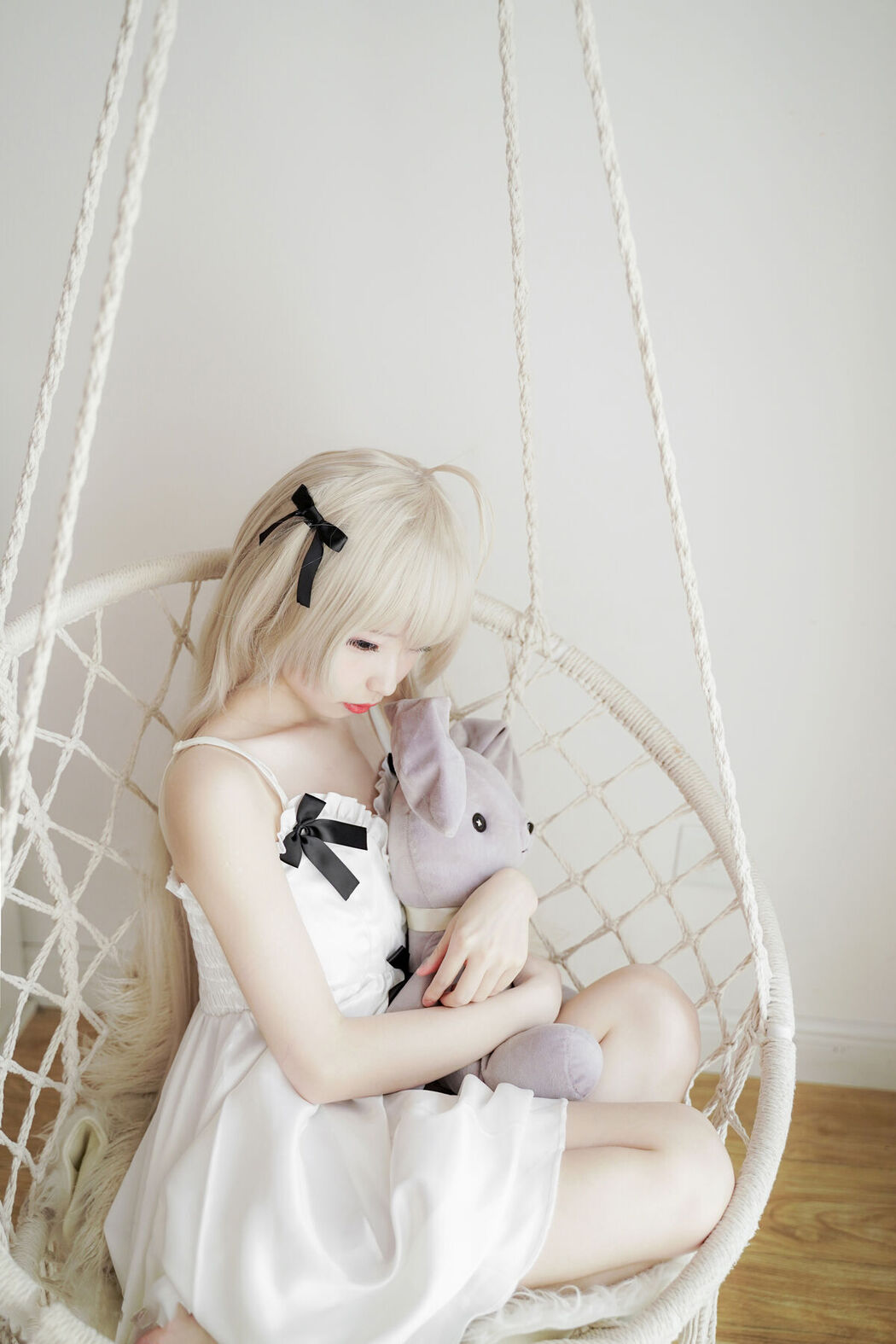 Coser@十万珍吱伏特 – 穹妹白裙 (24P)