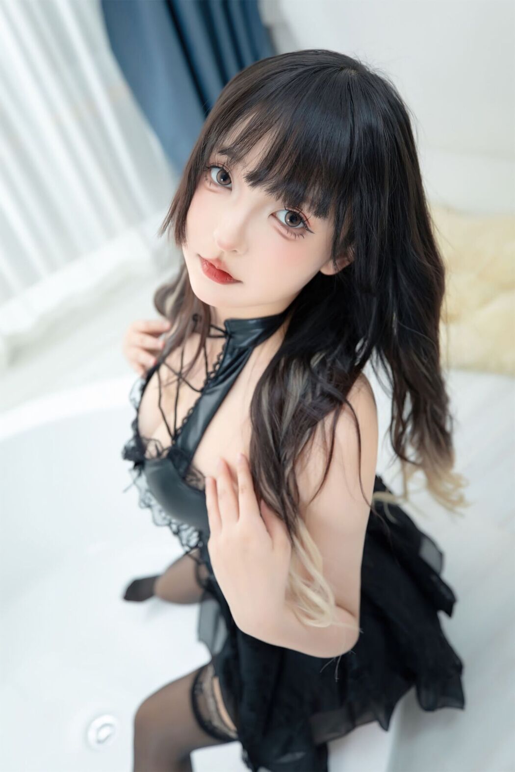 Coser@神楽坂真冬 – 绝命吊带 (76P – 2V)