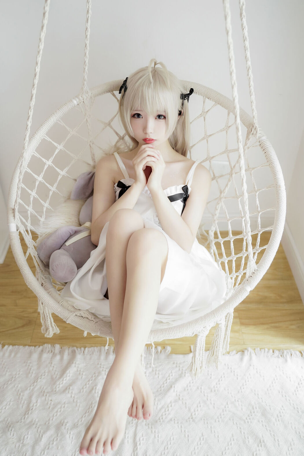 Coser@十万珍吱伏特 – 穹妹白裙 (24P)