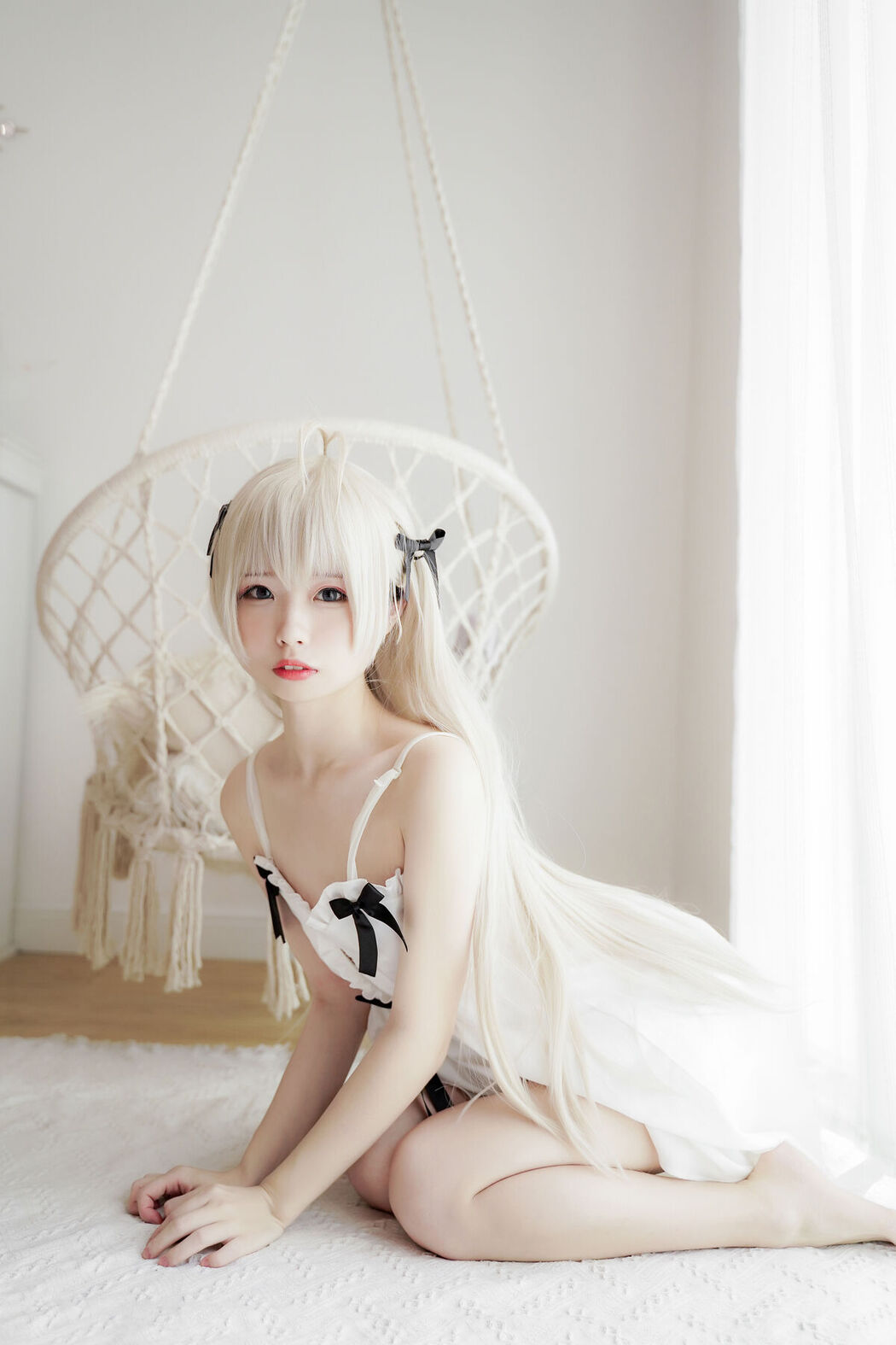 Coser@十万珍吱伏特 – 穹妹白裙 (24P)