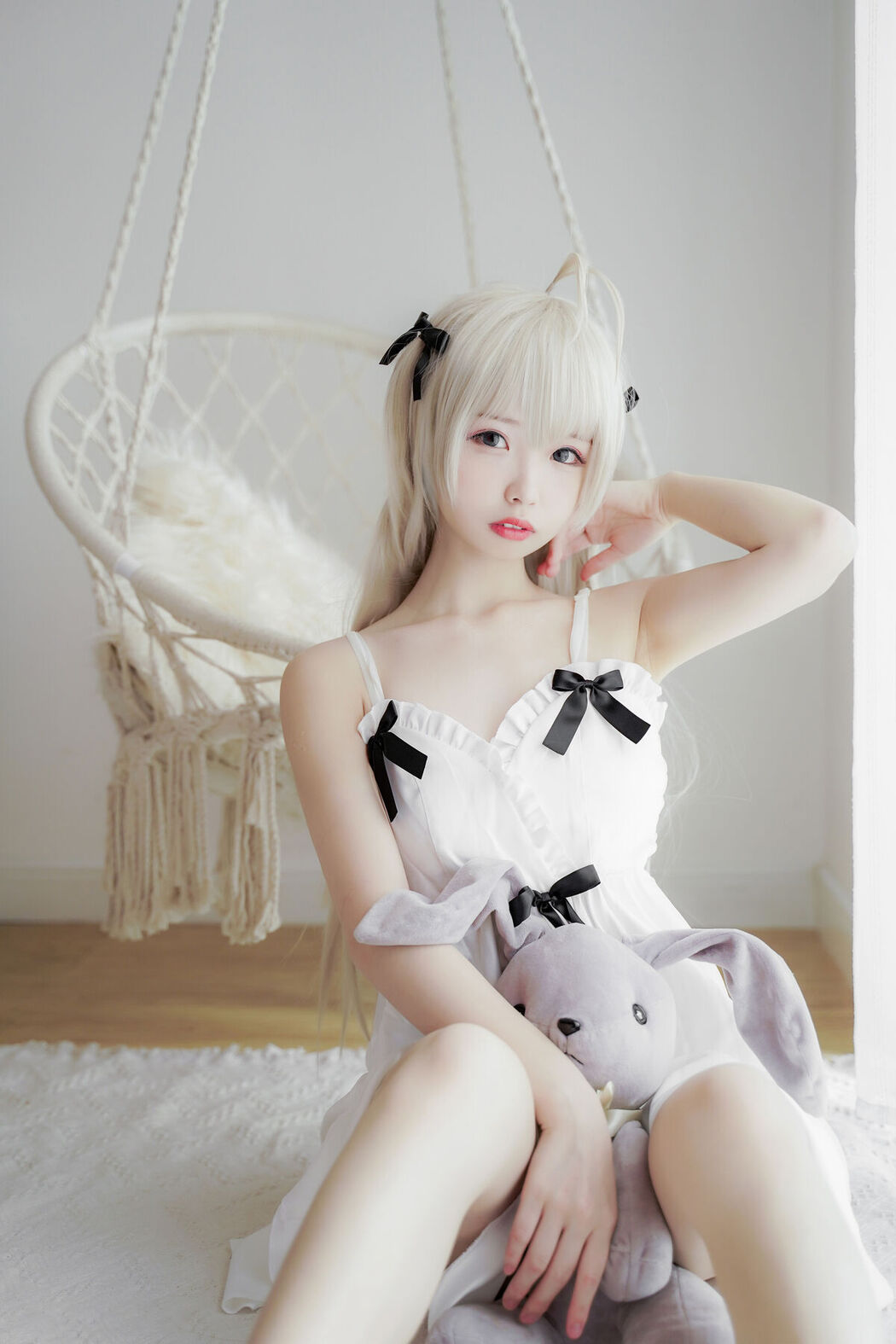 Coser@十万珍吱伏特 – 穹妹白裙 (24P)
