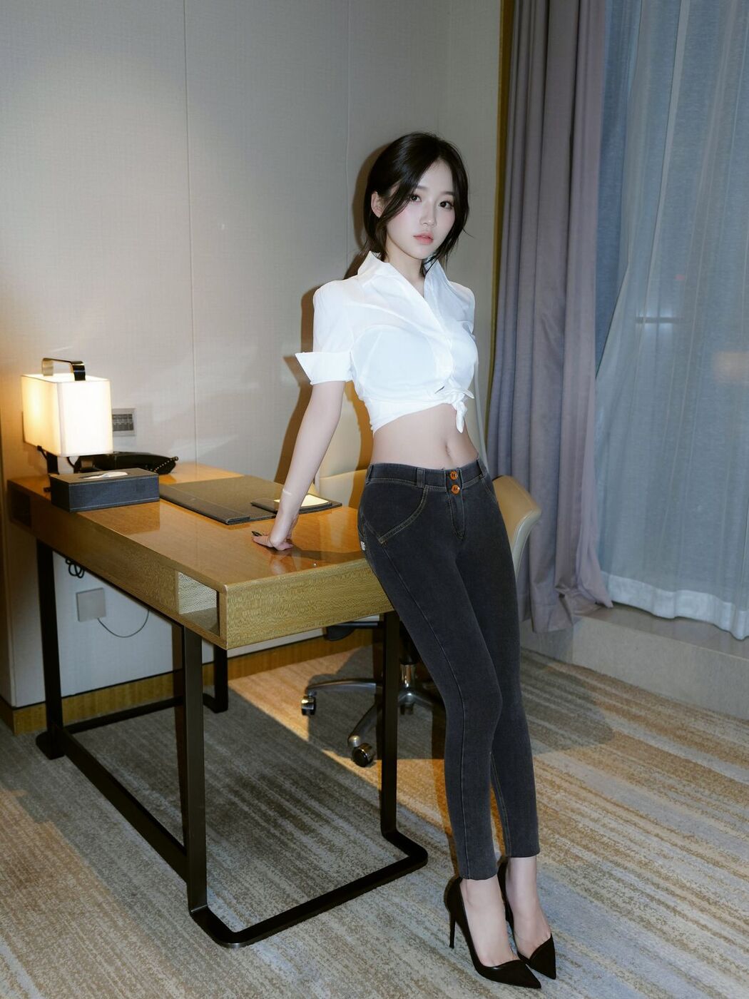 XiuRen秀人网 Uncensored Zhi Zhi 汁汁 – R18 秀人网模特 实习期女秘书 (88P)