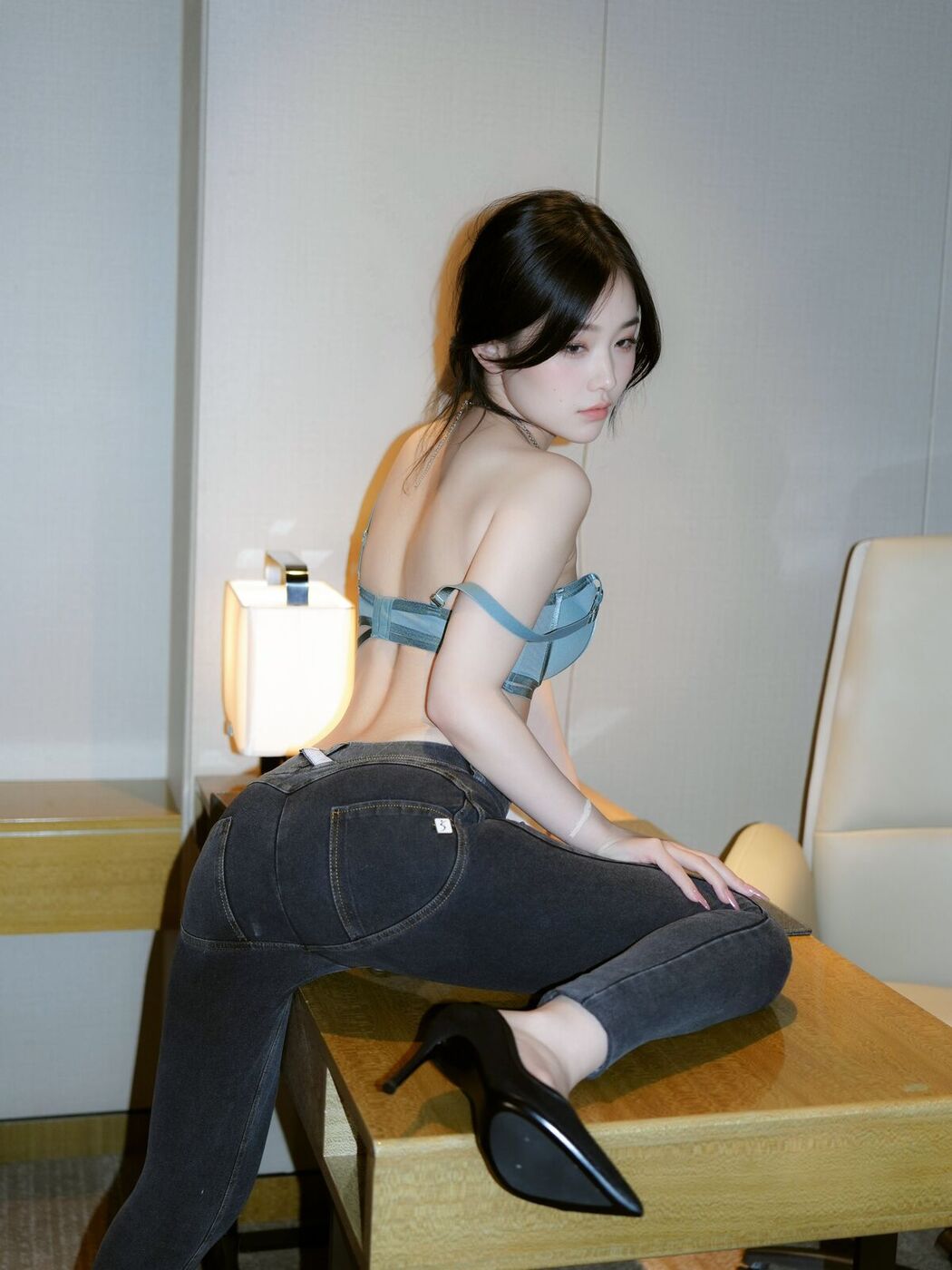 XiuRen秀人网 Uncensored Zhi Zhi 汁汁 – R18 秀人网模特 实习期女秘书 (88P)