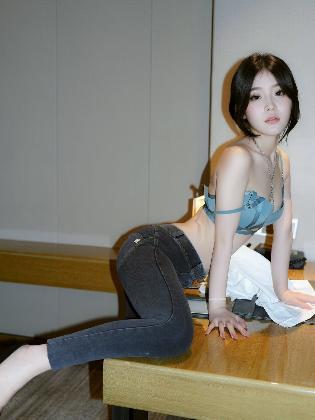 XiuRen秀人网 Uncensored Zhi Zhi 汁汁 – R18 秀人网模特 实习期女秘书 (88P)