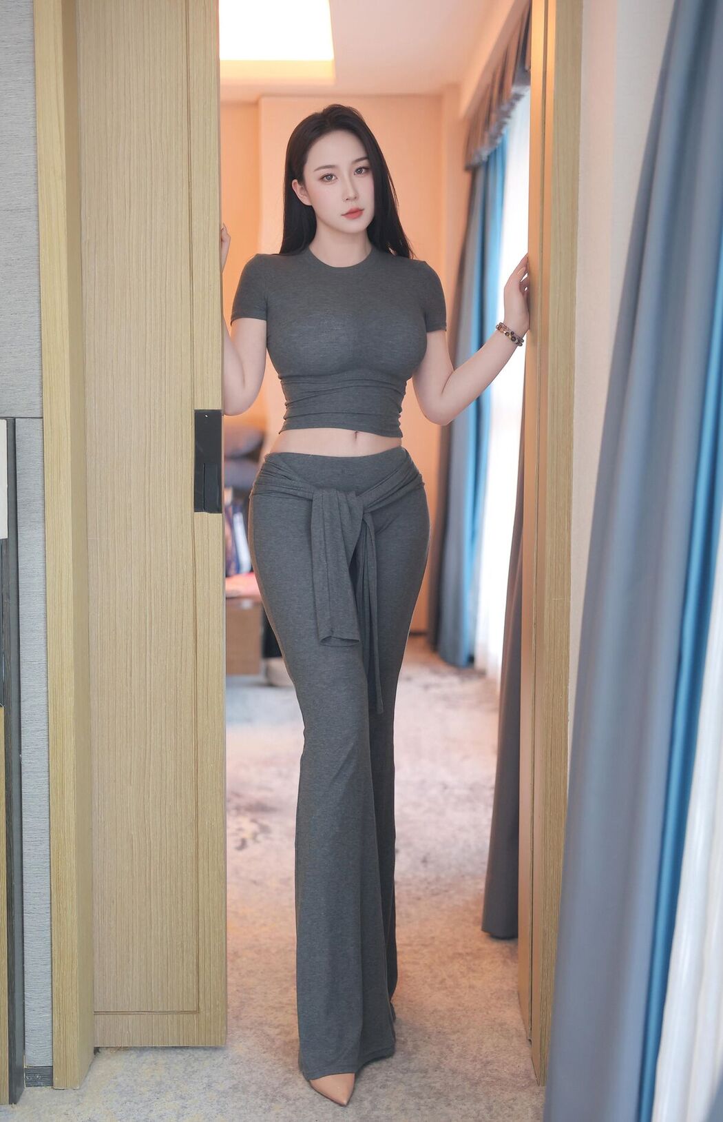 XiuRen秀人网 Uncensored Lin Xi Yu Yorki 林昔予yorki – R18 秀人网模特 巨乳女神的黑丝诱惑 Part01 (51P – 1V)