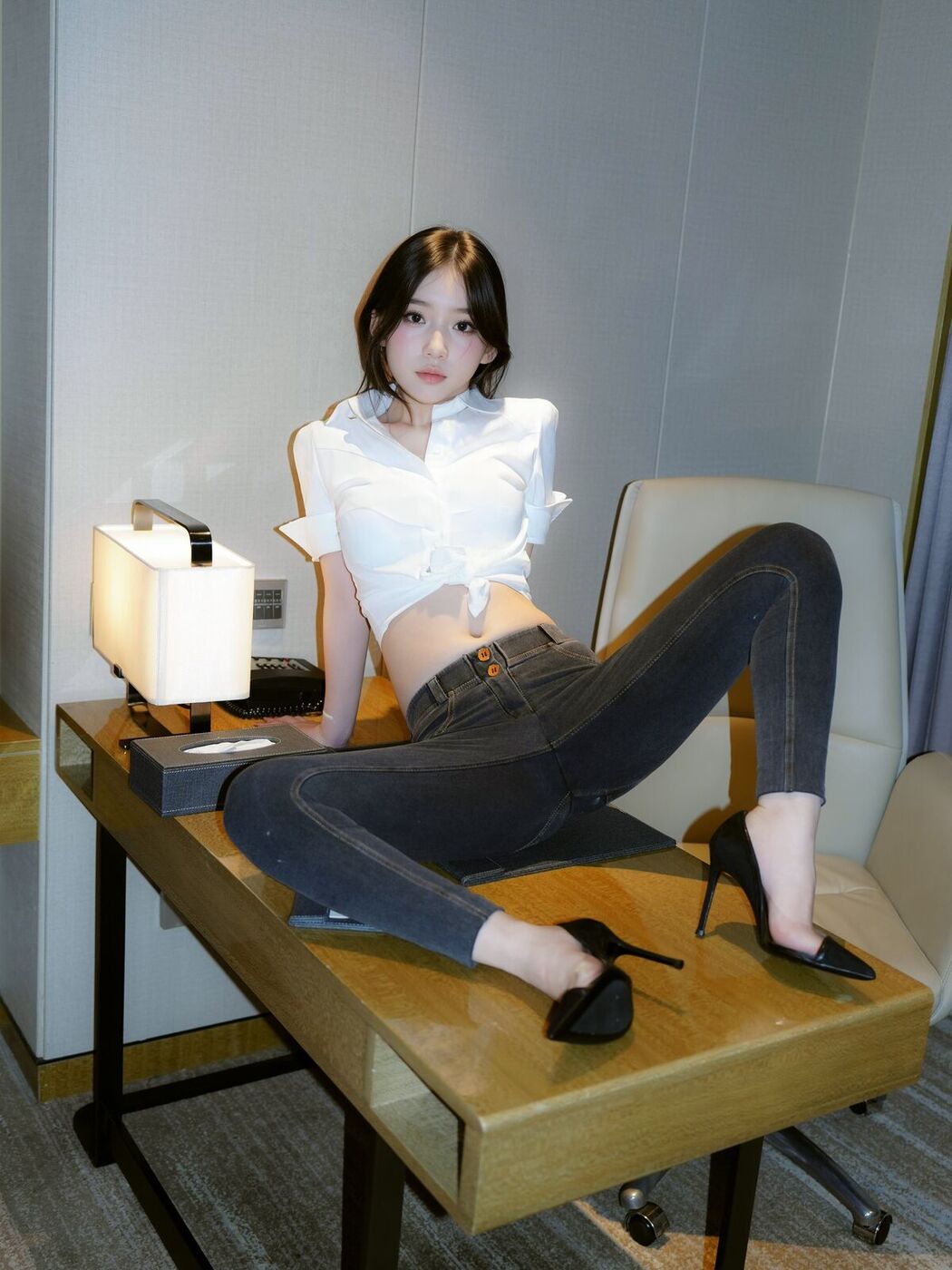 XiuRen秀人网 Uncensored Zhi Zhi 汁汁 – R18 秀人网模特 实习期女秘书 (88P)