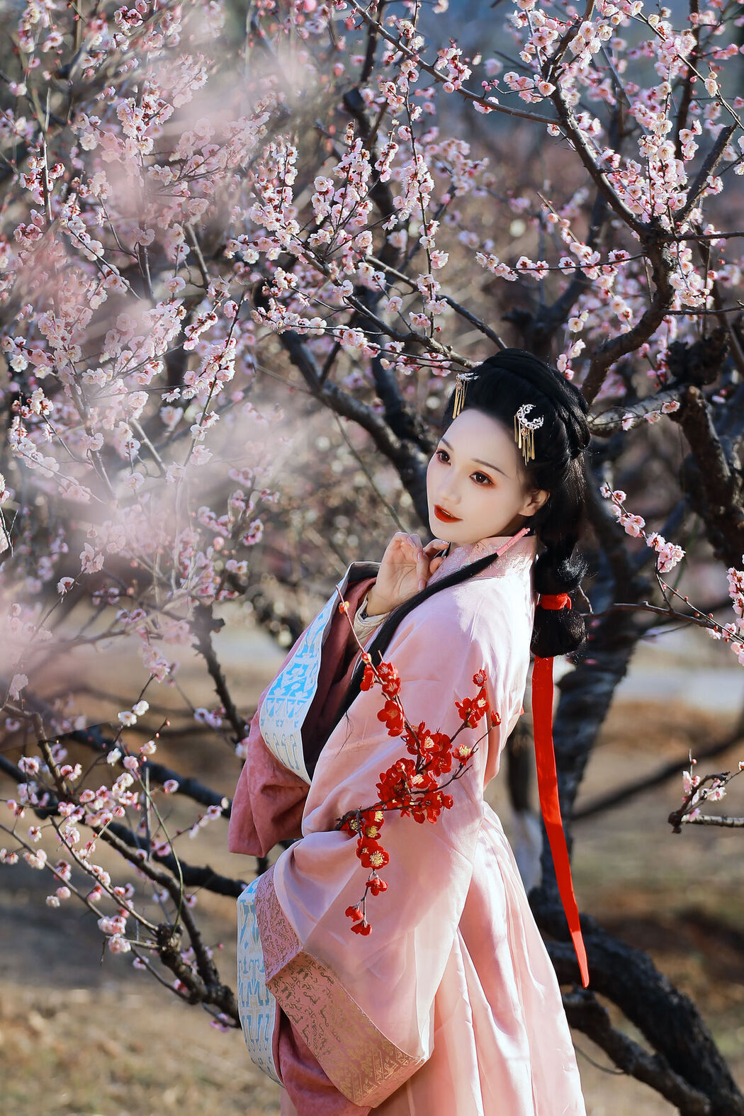 YiTuYu艺图语 Vol.8532 Fen Xiang Xiao Ye (23P)