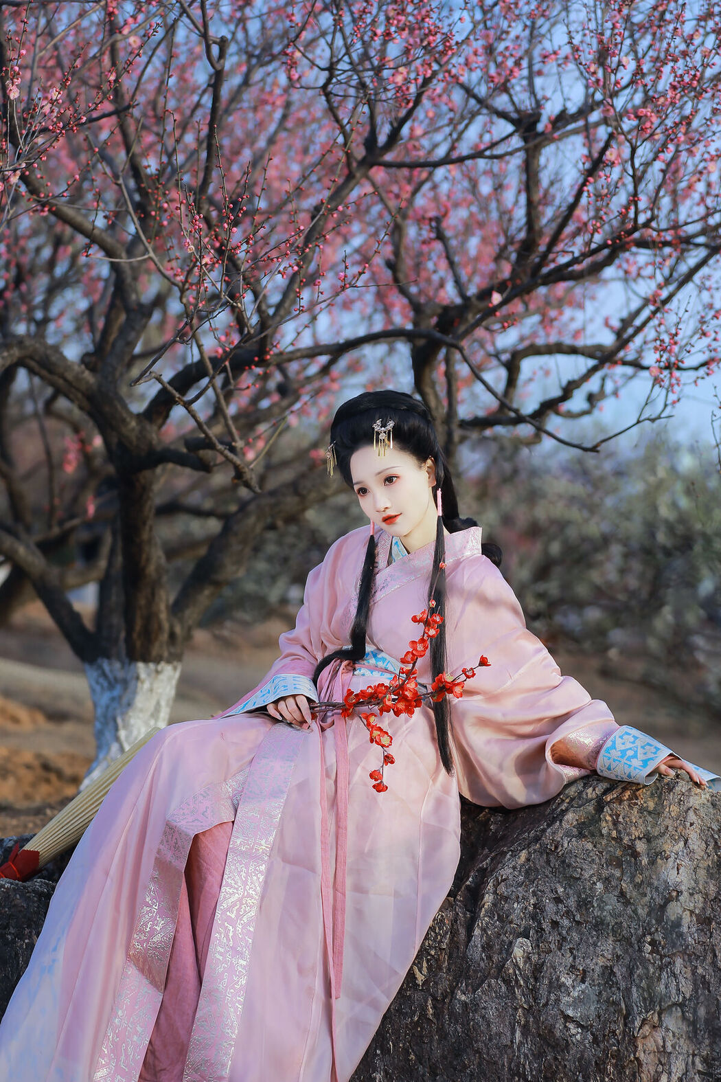 YiTuYu艺图语 Vol.8532 Fen Xiang Xiao Ye (23P)