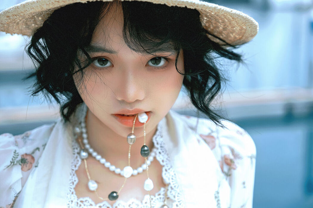 YiTuYu艺图语 Vol.8537 Ling Ke Shawbrin (34P)