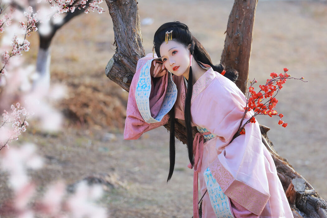 YiTuYu艺图语 Vol.8532 Fen Xiang Xiao Ye (23P)