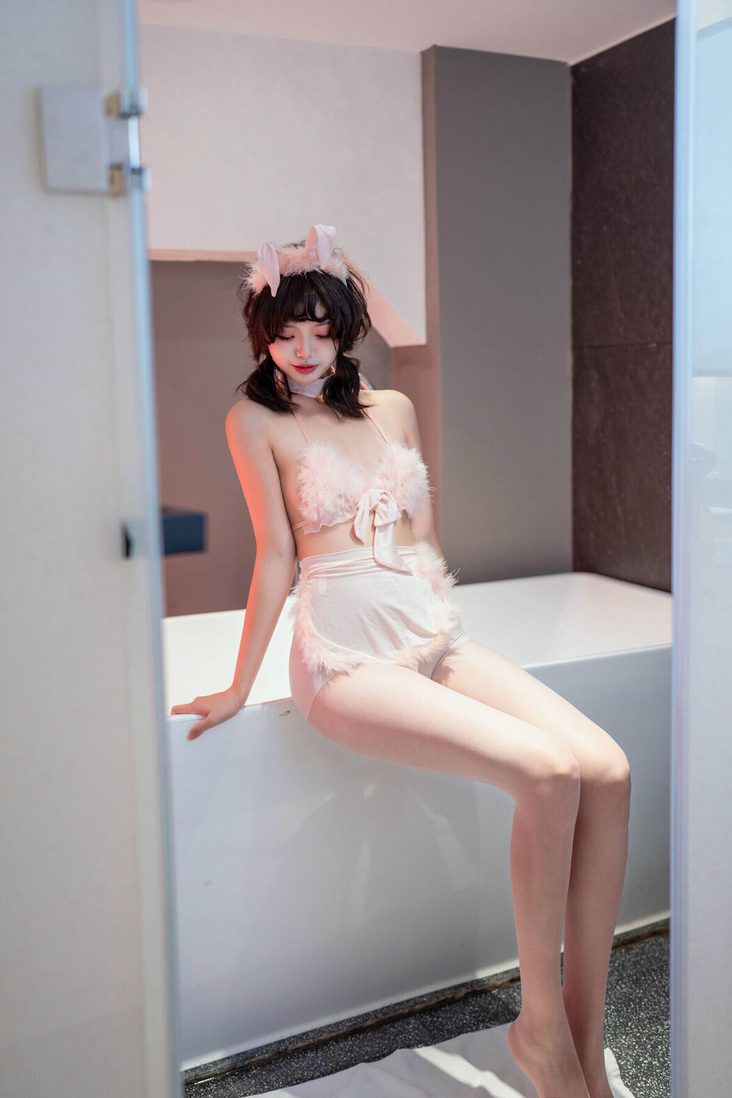 XiuRen秀人网 Uncensored Qiao Qiao 巧巧 – R18 秀人网模特 粉红色的小兔子 (91P)