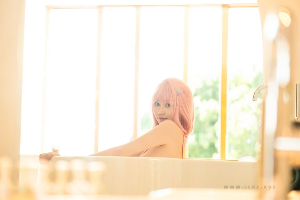 Coser@年年Nnian – 红色玛奇朵And模特面试 罕见出镜 (75P – 1V)