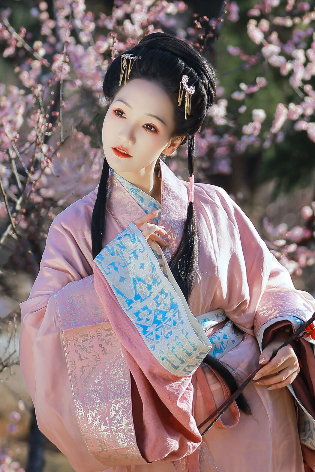 YiTuYu艺图语 Vol.8532 Fen Xiang Xiao Ye (23P)