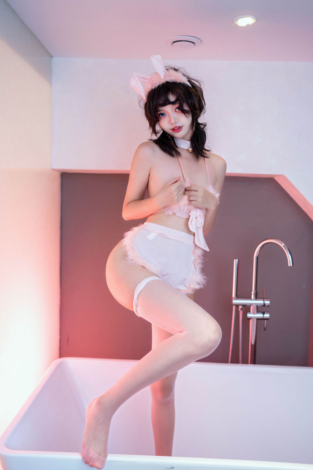 XiuRen秀人网 Uncensored Qiao Qiao 巧巧 – R18 秀人网模特 粉红色的小兔子 (91P)