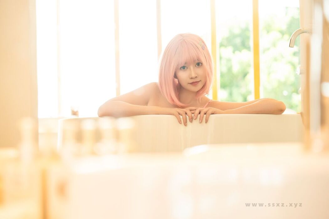 Coser@年年Nnian – 红色玛奇朵And模特面试 罕见出镜 (75P – 1V)