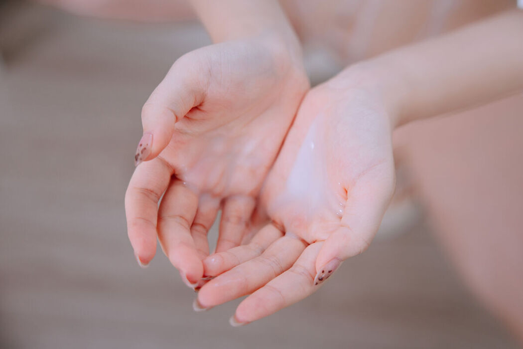 Coser@日奈娇 &#8211; 男浴室保洁员 Part01 (58P &#8211; 5V)