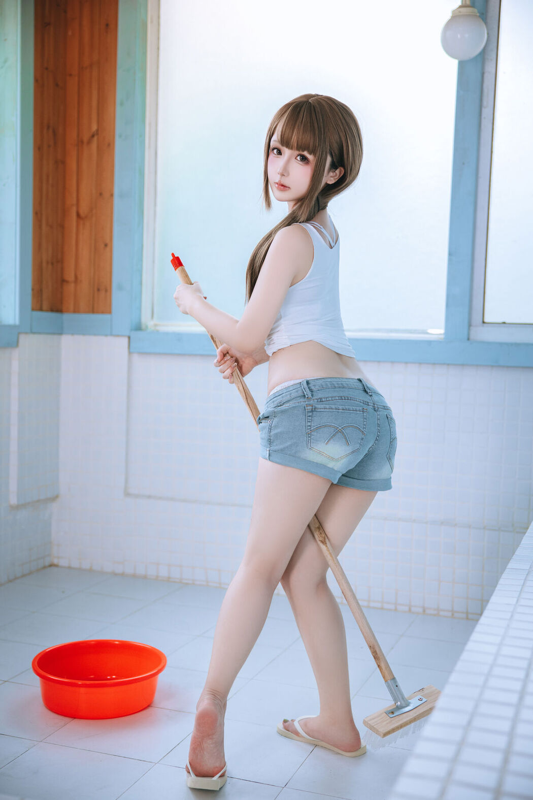 Coser@日奈娇 &#8211; 男浴室保洁员 Part01 (58P &#8211; 5V)