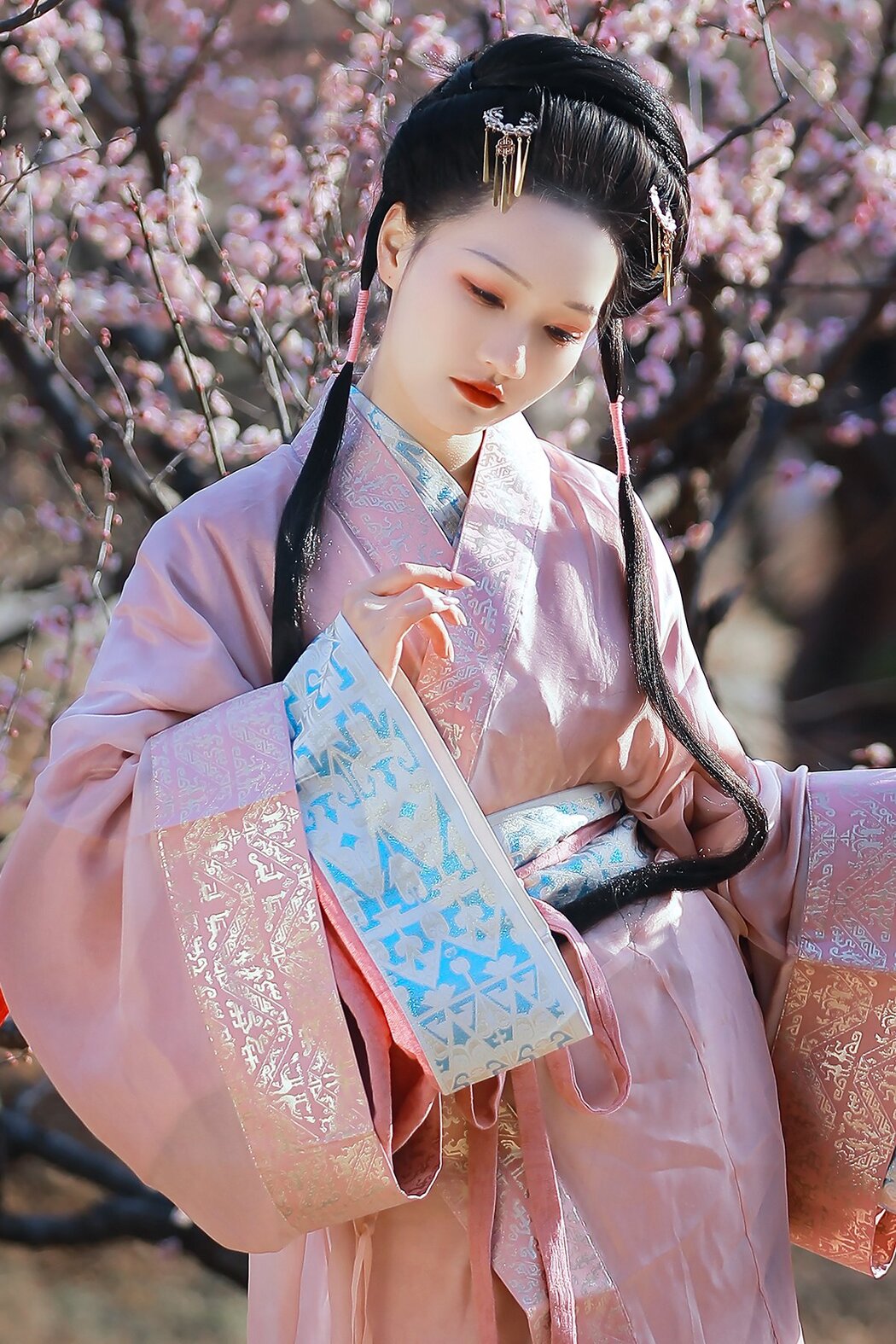 YiTuYu艺图语 Vol.8532 Fen Xiang Xiao Ye (23P) Cover Photo