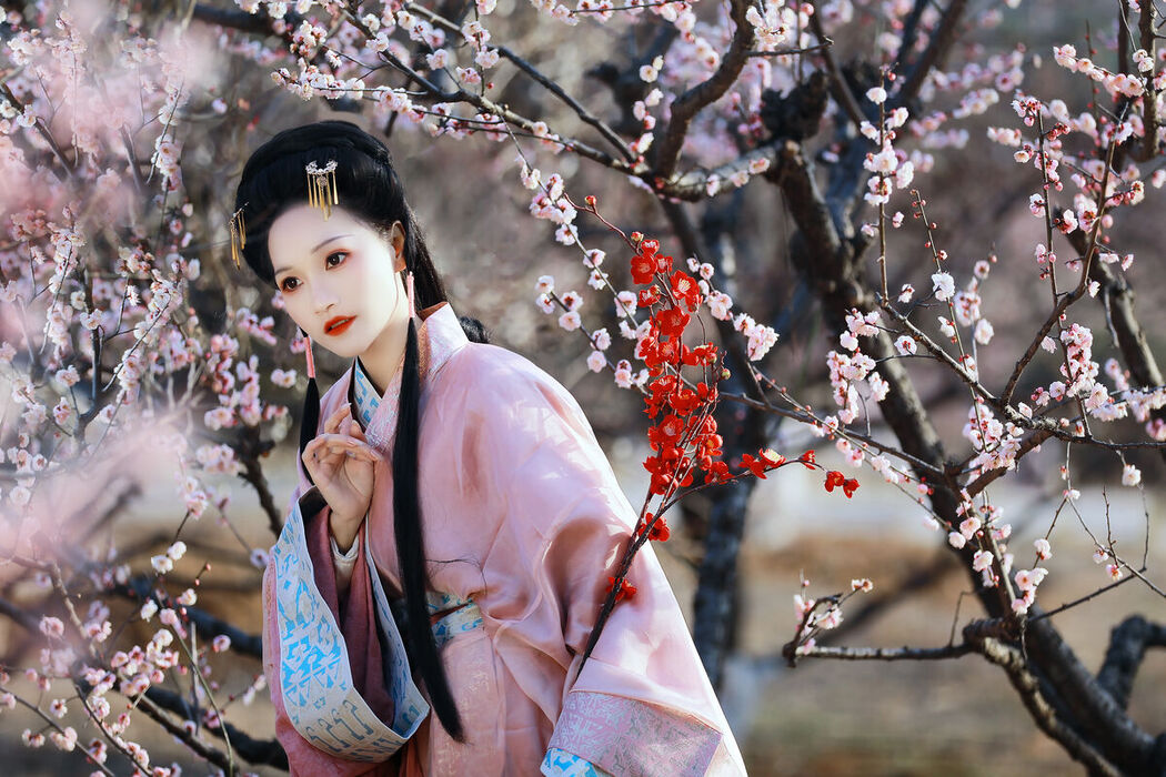 YiTuYu艺图语 Vol.8532 Fen Xiang Xiao Ye (23P)