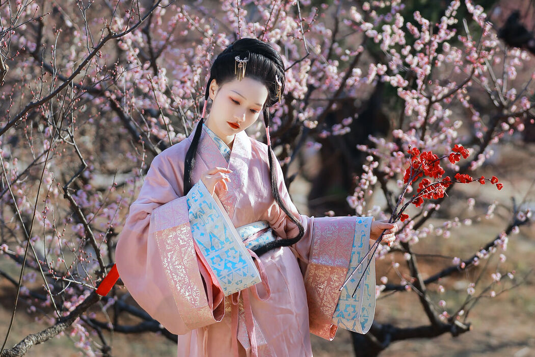 YiTuYu艺图语 Vol.8532 Fen Xiang Xiao Ye (23P)