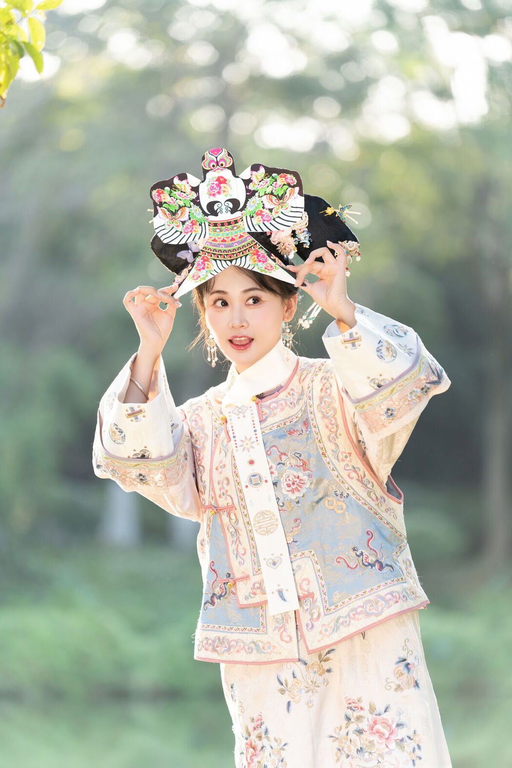 YiTuYu艺图语 Vol.8552 Jiao Yi Zhi Sui Sui (48P)