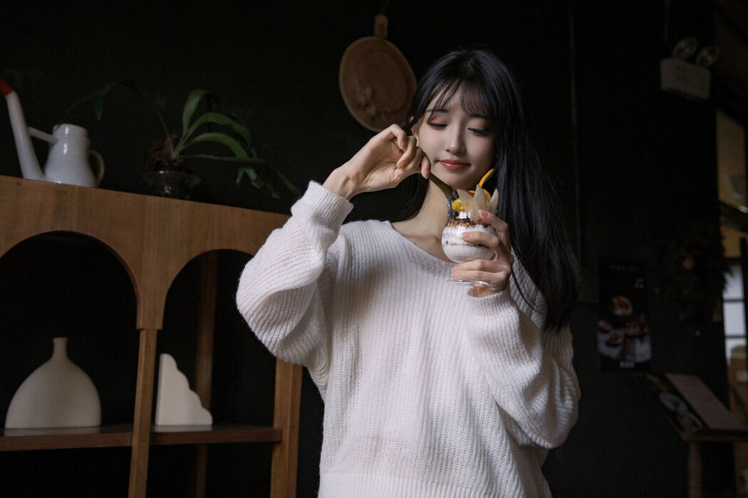 YiTuYu艺图语 Vol.8549 Leng Ku Wang Ye (23P)