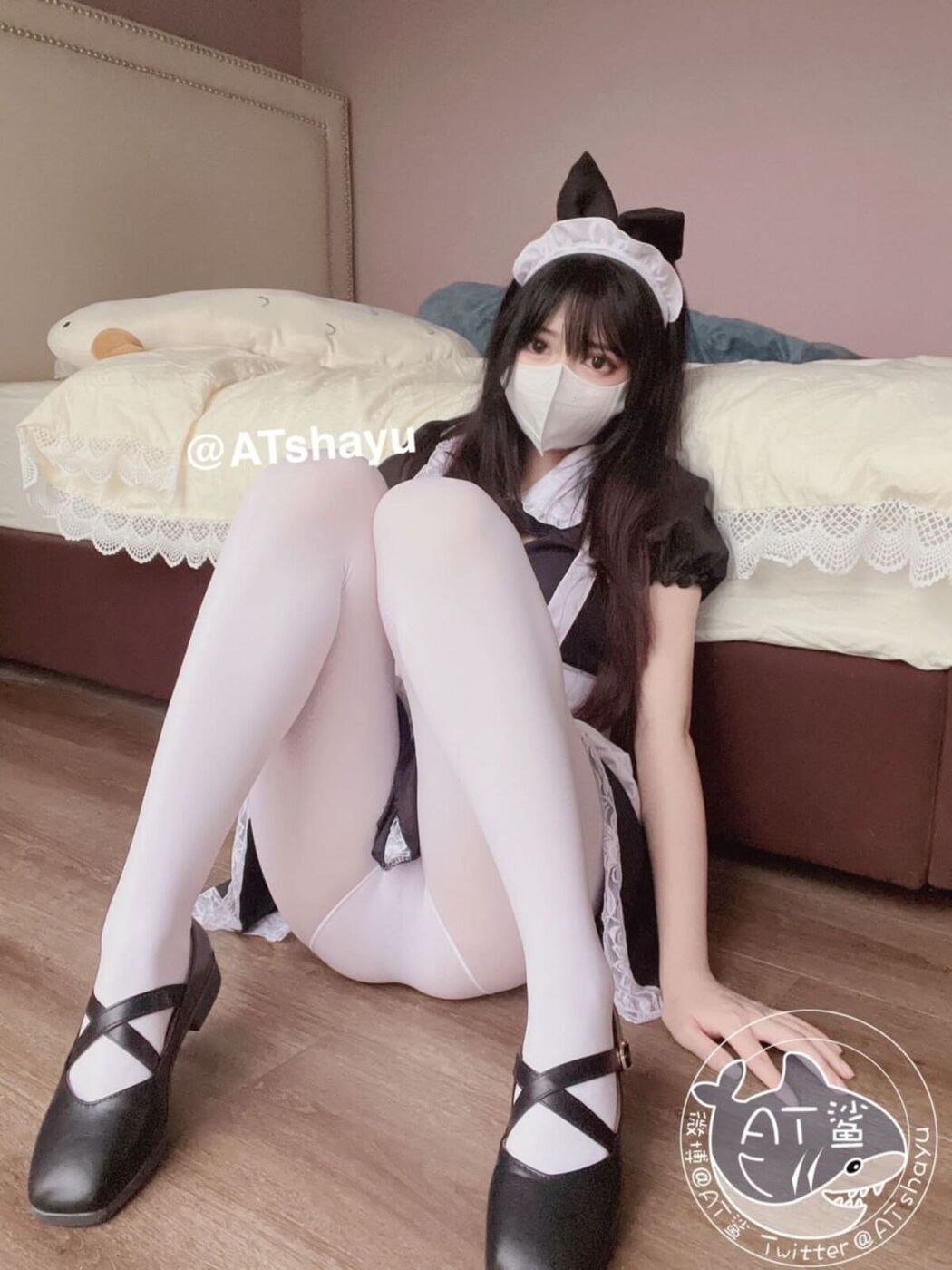 Coser@AT鲨 – 限时真空白丝女仆 (31P)