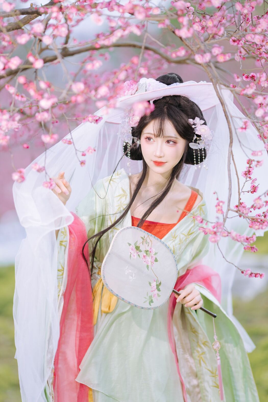 YiTuYu艺图语 Vol.8553 Qi Luo Sheng De Xiao Su Su (21P)