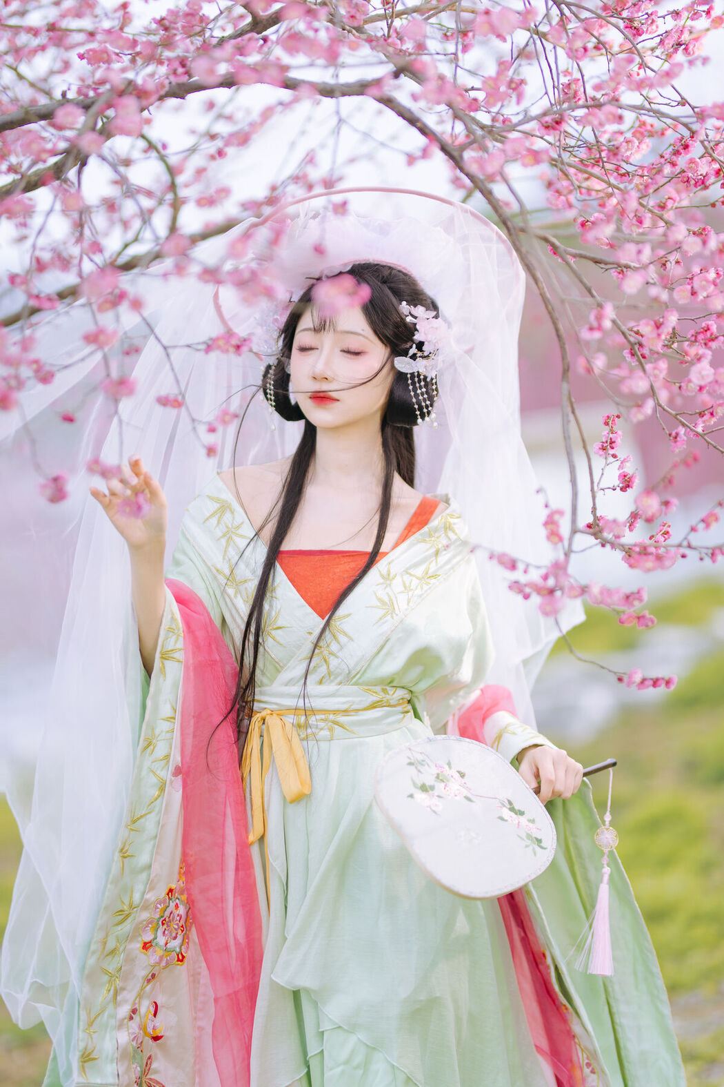 YiTuYu艺图语 Vol.8553 Qi Luo Sheng De Xiao Su Su (21P)