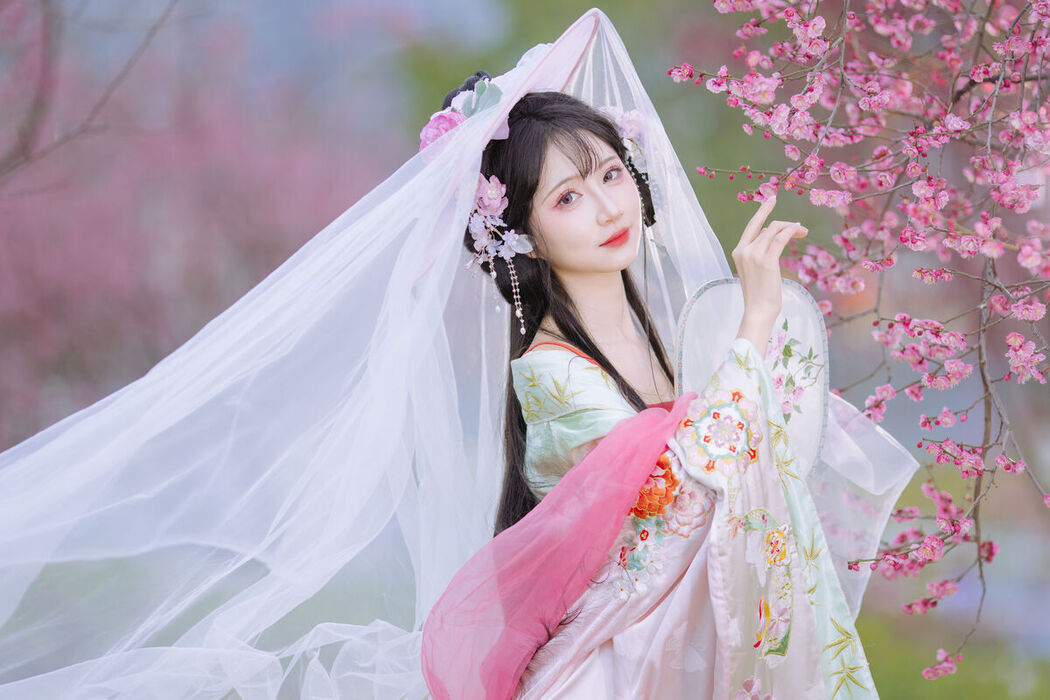 YiTuYu艺图语 Vol.8553 Qi Luo Sheng De Xiao Su Su (21P)