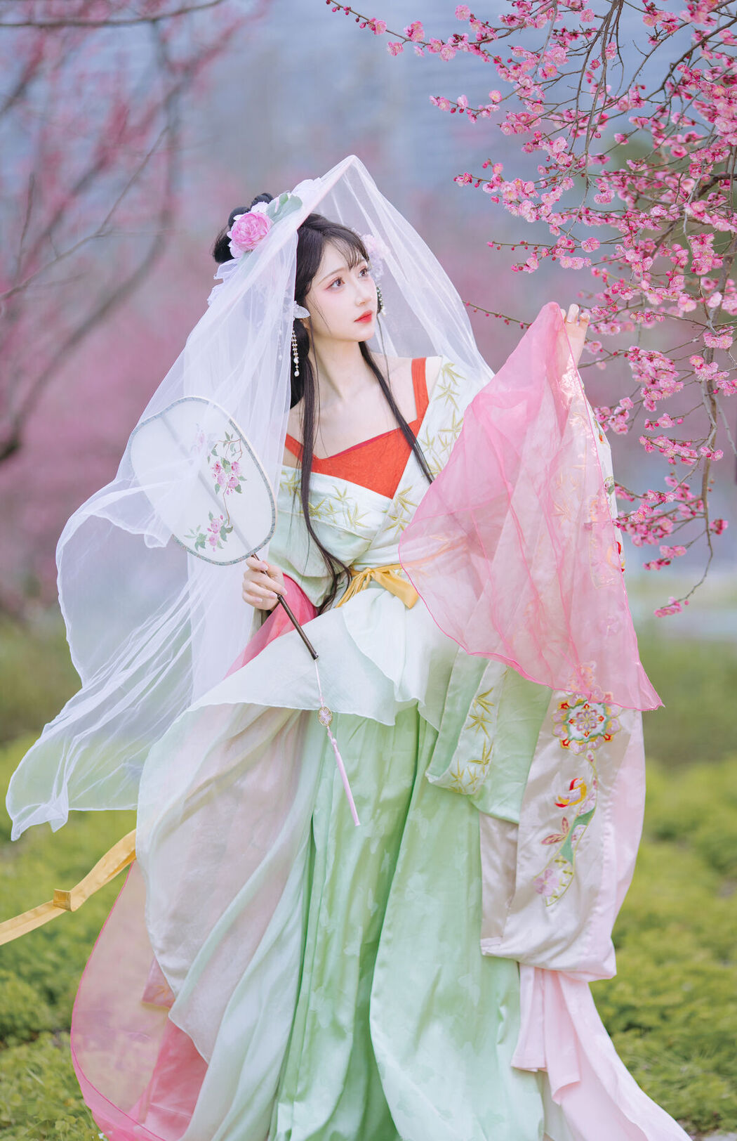 YiTuYu艺图语 Vol.8553 Qi Luo Sheng De Xiao Su Su (21P)