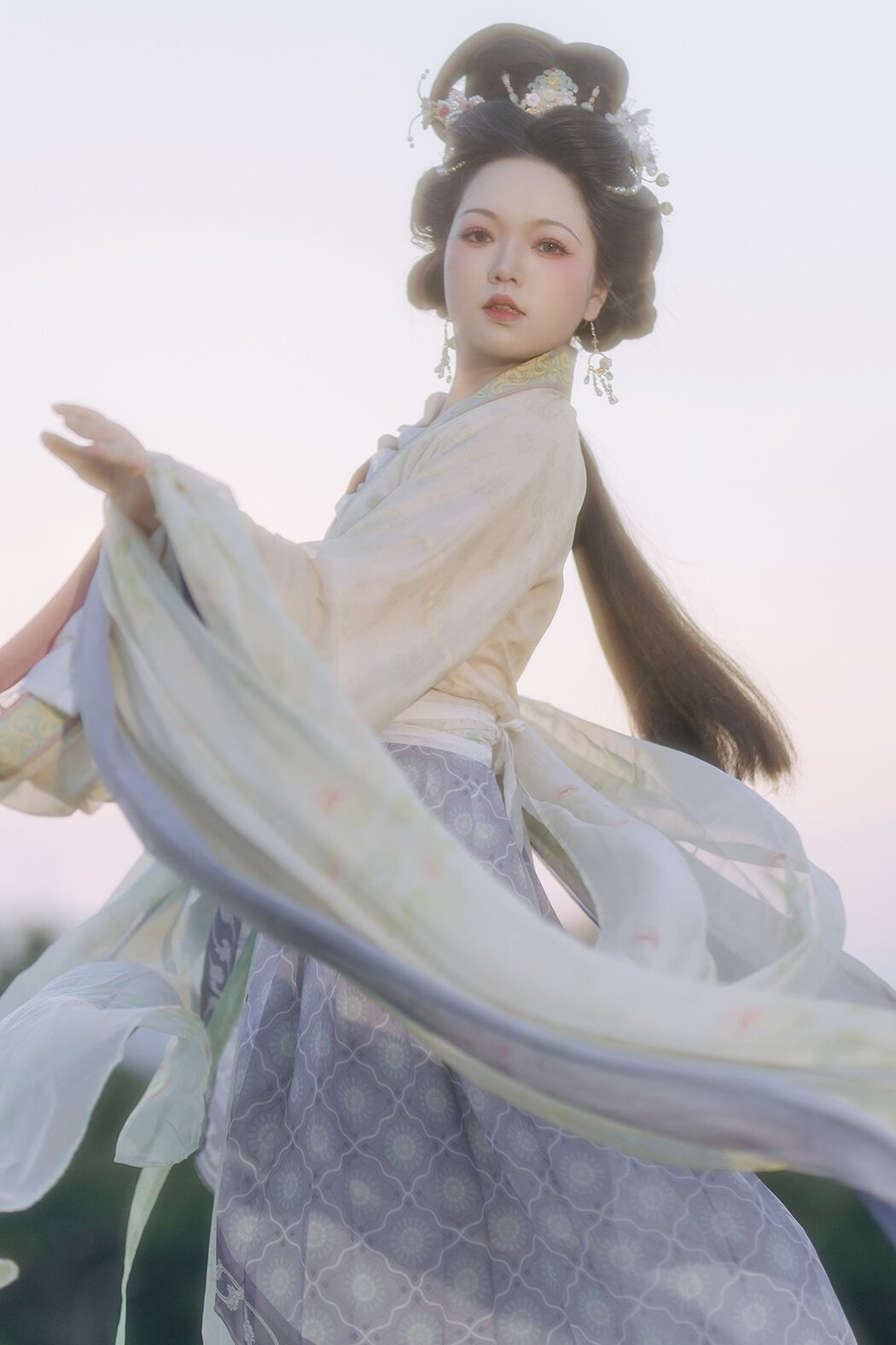 YiTuYu艺图语 Vol.8563 Bao Xian (19P) Cover Photo