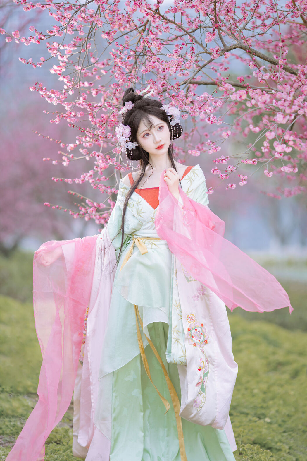 YiTuYu艺图语 Vol.8553 Qi Luo Sheng De Xiao Su Su (21P)