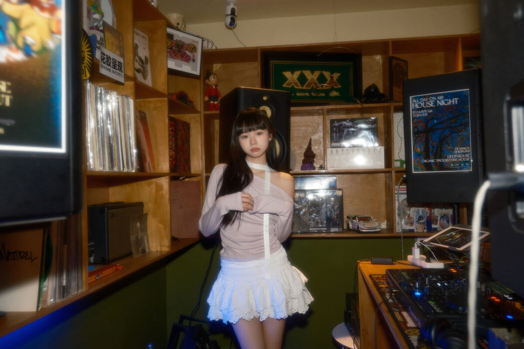 YiTuYu艺图语 Vol.8555 Shi San Jin Ya (24P)