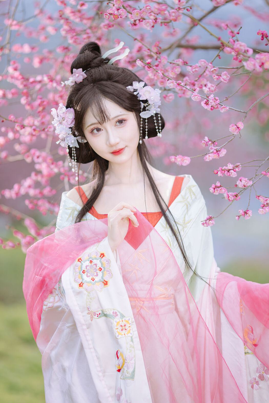 YiTuYu艺图语 Vol.8553 Qi Luo Sheng De Xiao Su Su (21P)