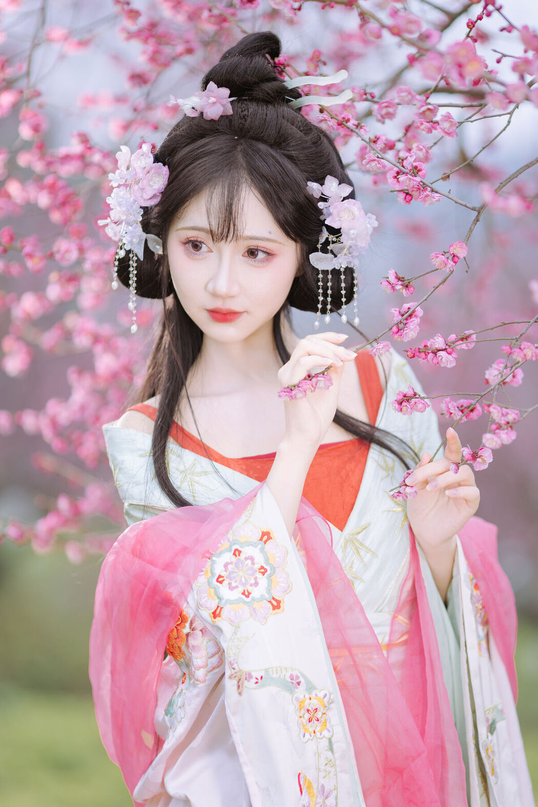 YiTuYu艺图语 Vol.8553 Qi Luo Sheng De Xiao Su Su (21P)