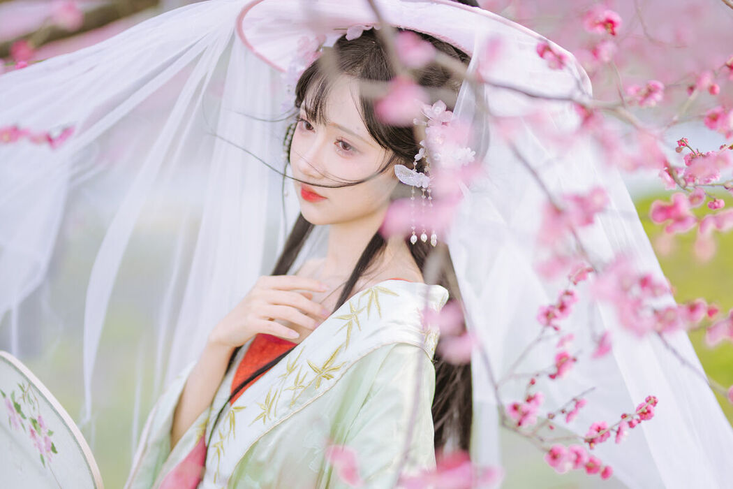 YiTuYu艺图语 Vol.8553 Qi Luo Sheng De Xiao Su Su (21P)