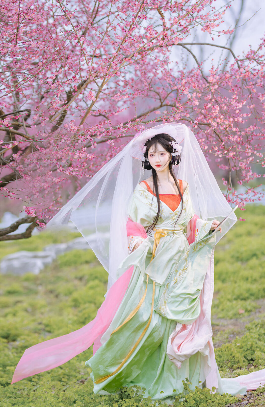 YiTuYu艺图语 Vol.8553 Qi Luo Sheng De Xiao Su Su (21P)