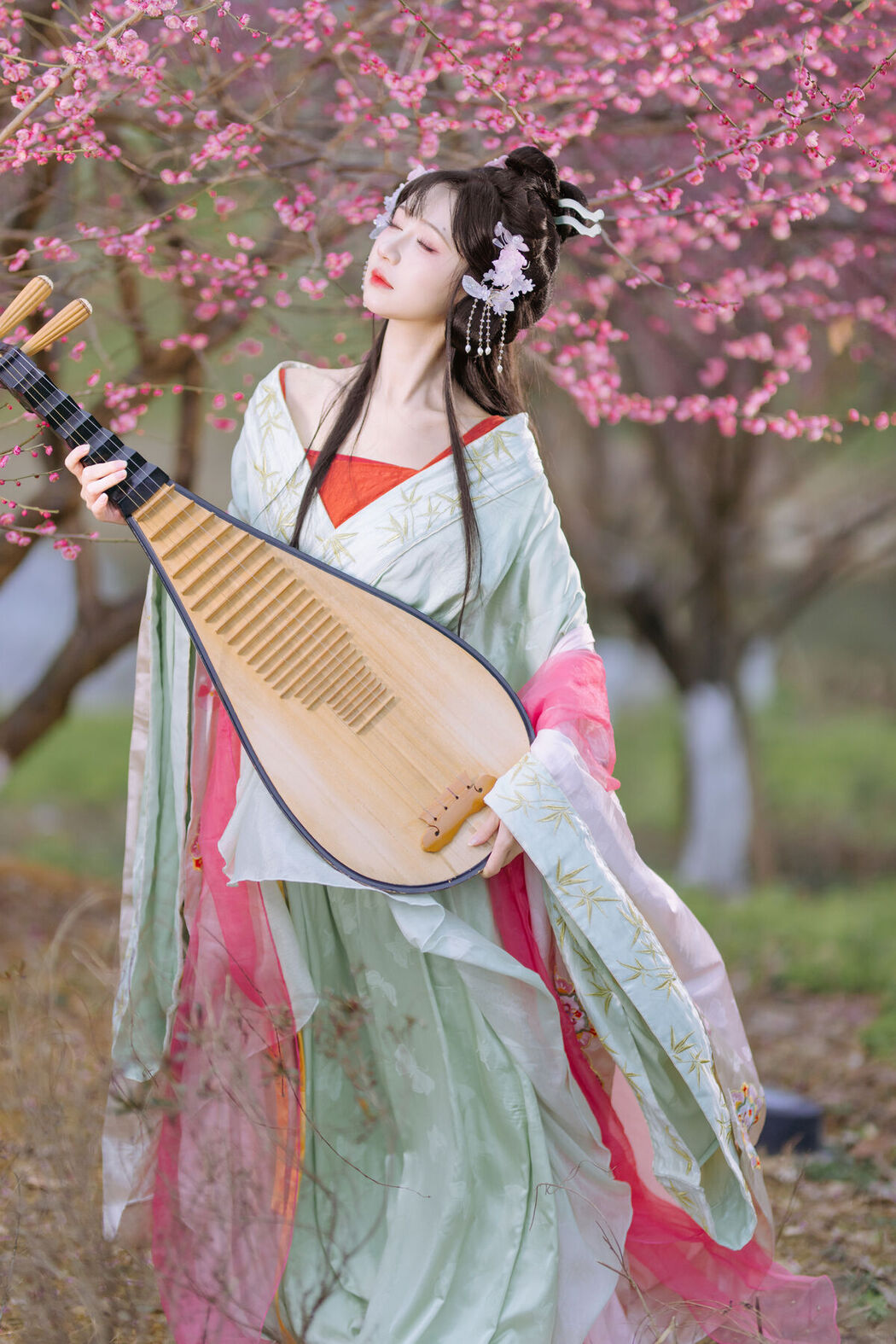 YiTuYu艺图语 Vol.8553 Qi Luo Sheng De Xiao Su Su (21P)