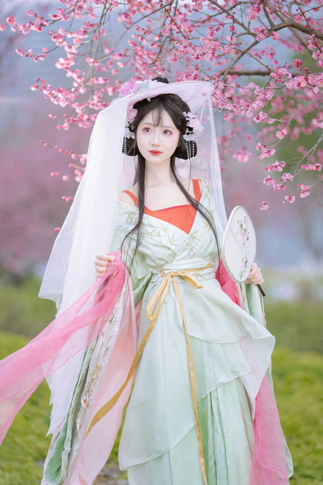 YiTuYu艺图语 Vol.8553 Qi Luo Sheng De Xiao Su Su (21P)