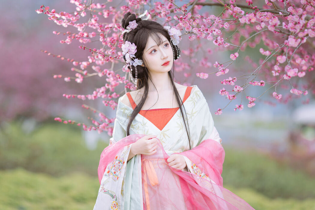 YiTuYu艺图语 Vol.8553 Qi Luo Sheng De Xiao Su Su (21P)