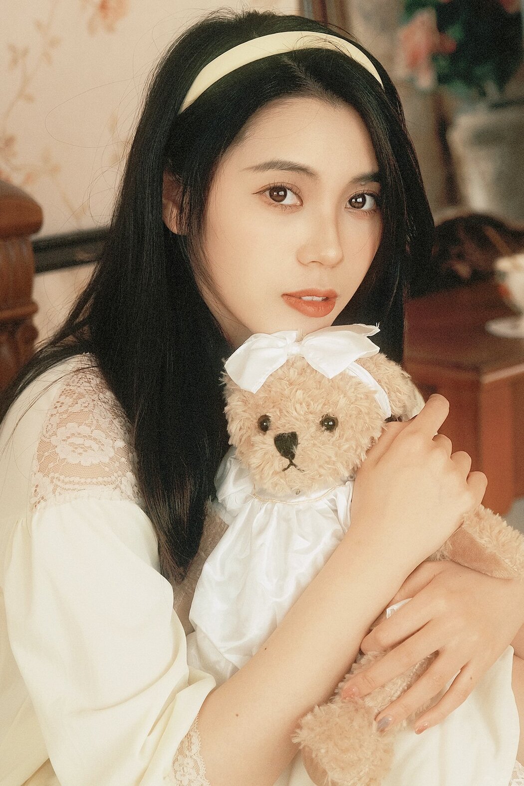 YiTuYu艺图语 Vol.8568 Pai Pai (18P) Cover Photo