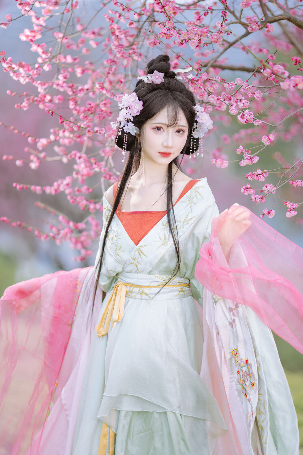 YiTuYu艺图语 Vol.8553 Qi Luo Sheng De Xiao Su Su (21P)