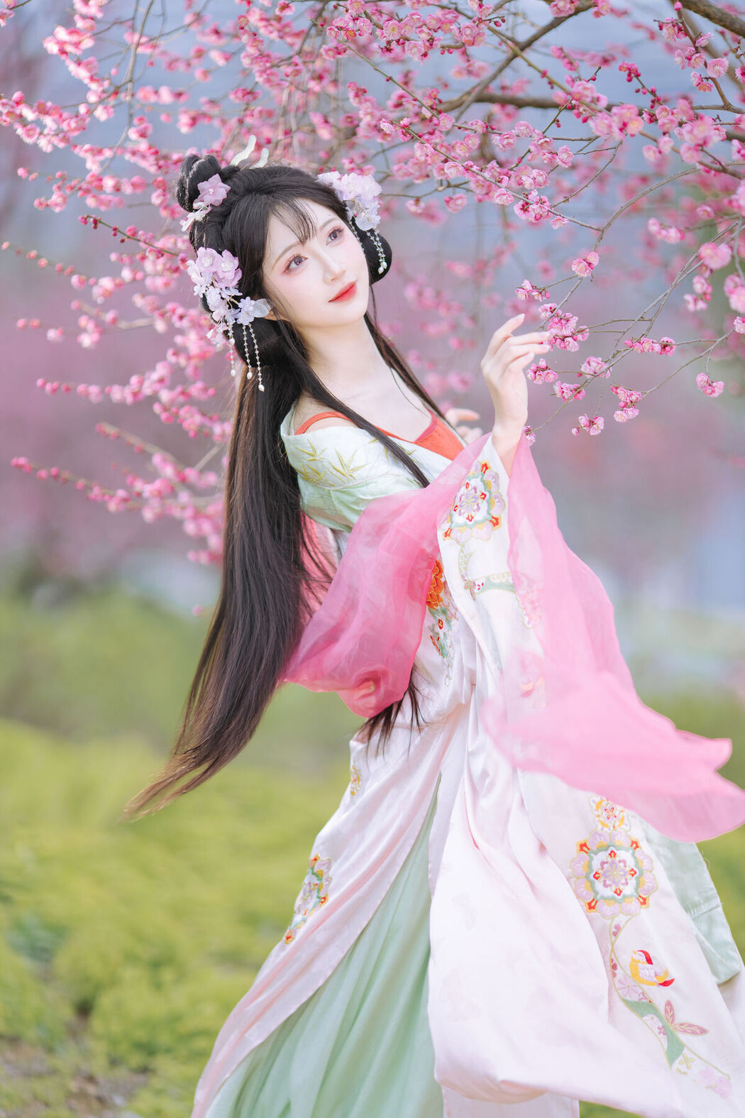 YiTuYu艺图语 Vol.8553 Qi Luo Sheng De Xiao Su Su (21P)