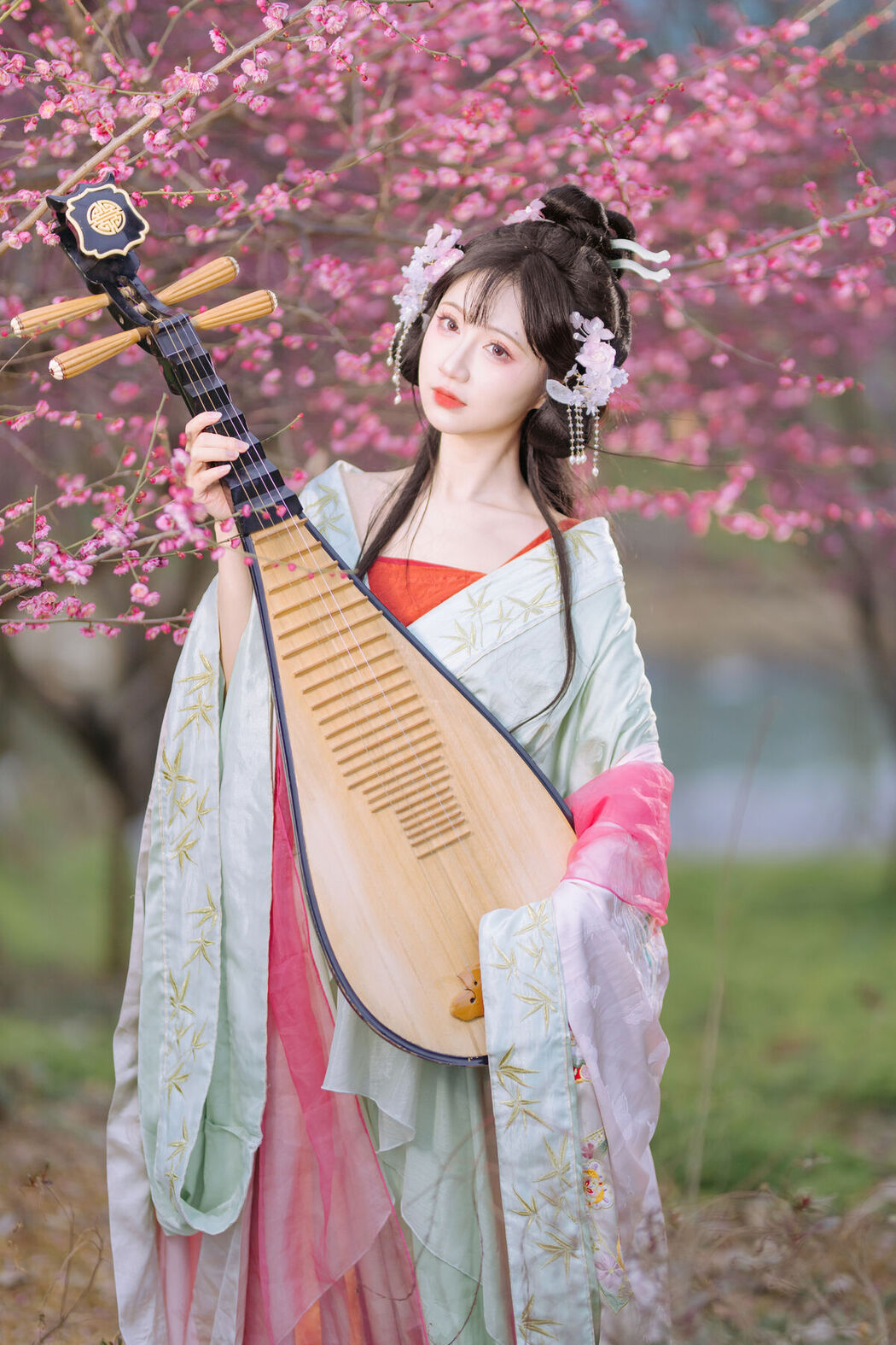 YiTuYu艺图语 Vol.8553 Qi Luo Sheng De Xiao Su Su (21P)