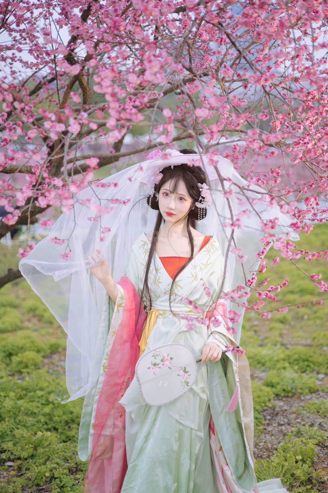 YiTuYu艺图语 Vol.8553 Qi Luo Sheng De Xiao Su Su (21P)