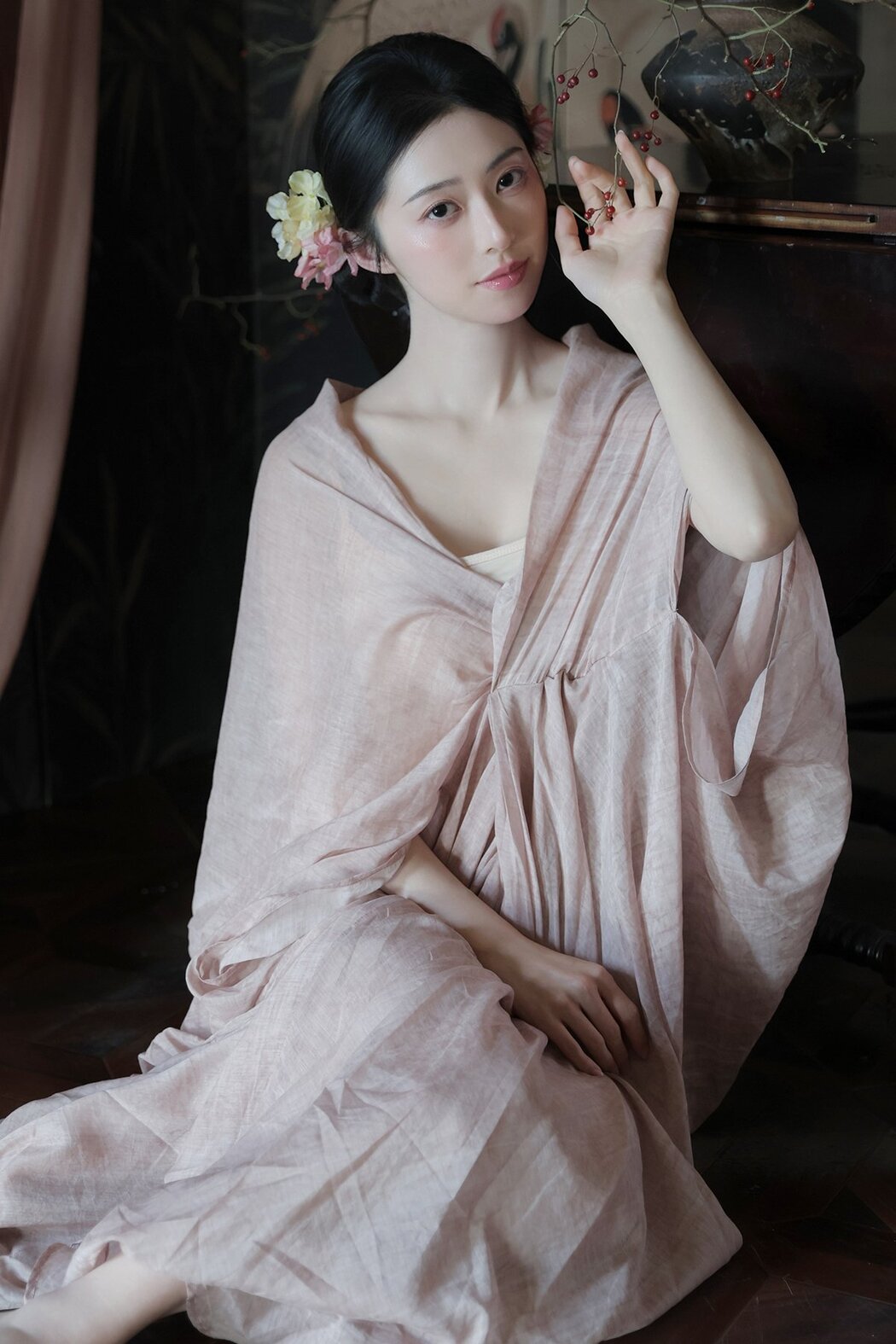 YiTuYu艺图语 Vol.8577 Fen Mian Gu Niang (16P) Cover Photo